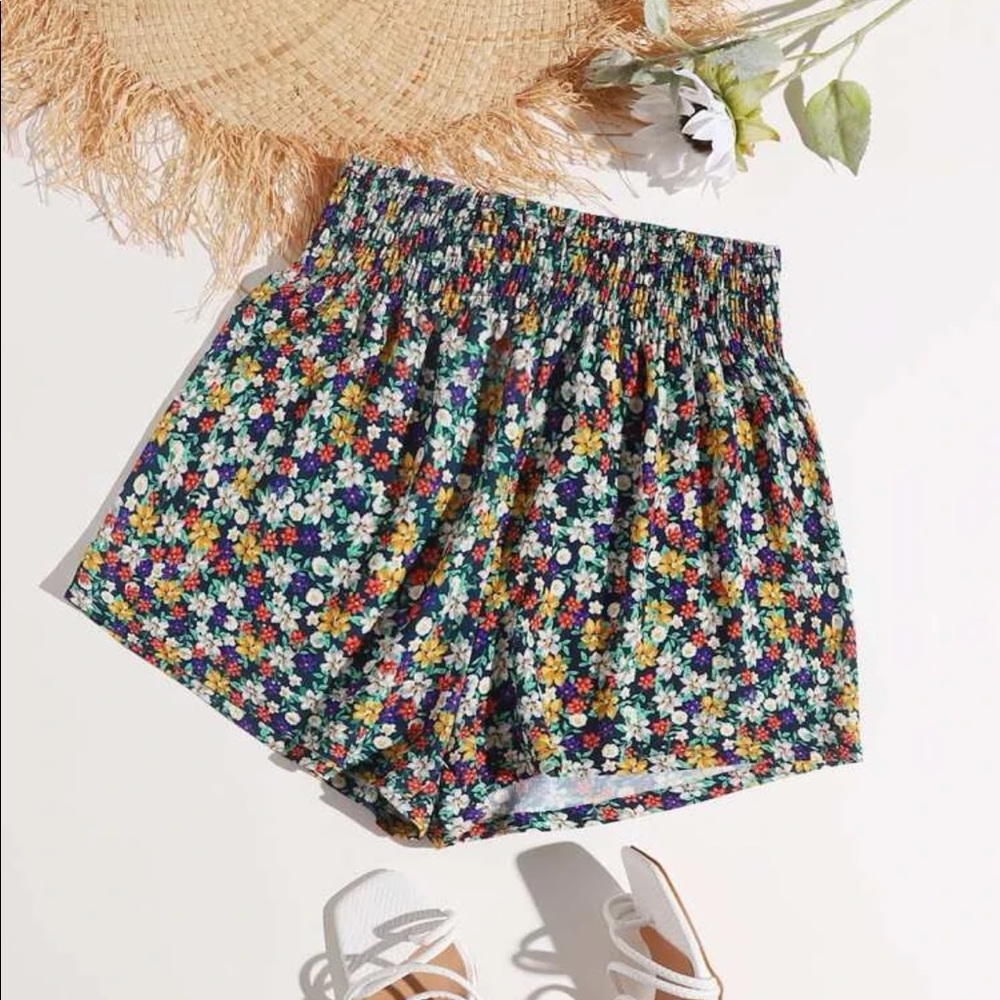 Floral Loose shorts